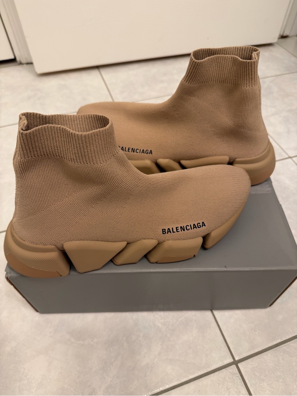 Balenciaga AUTHENTIC LIKE NEW Women’s Speed 2.0 Beige Sneaker Size 40